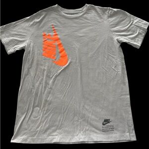 Nike Men's Short Sleeve Tee in Gray with Orange Swoosh. Youth size XL